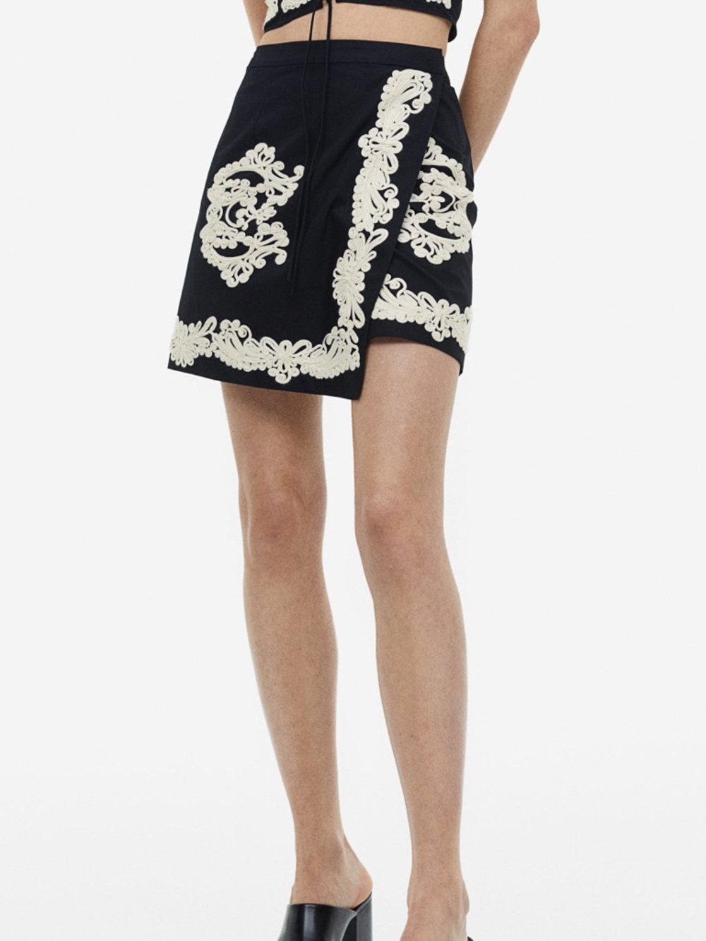 NWOT - Black & Cream Embroidered Mini Skirt